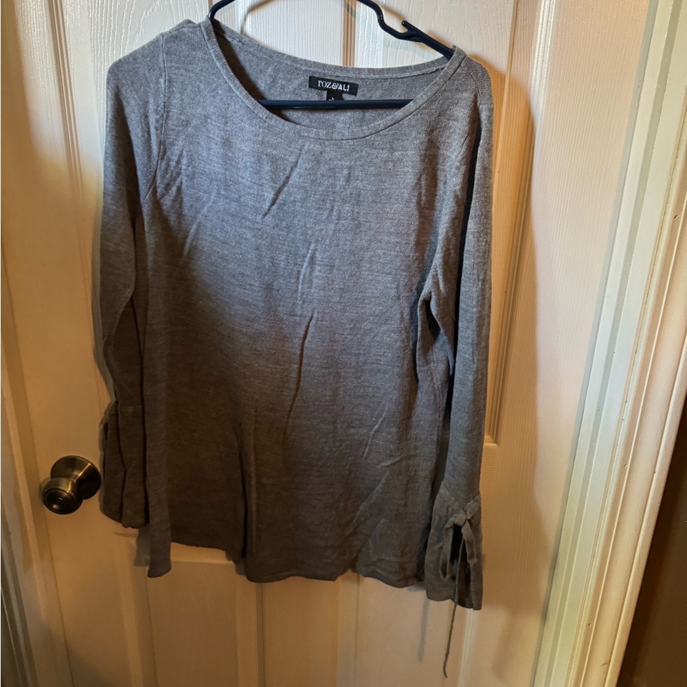 Roz & Ali Gray Long Sleeve Top